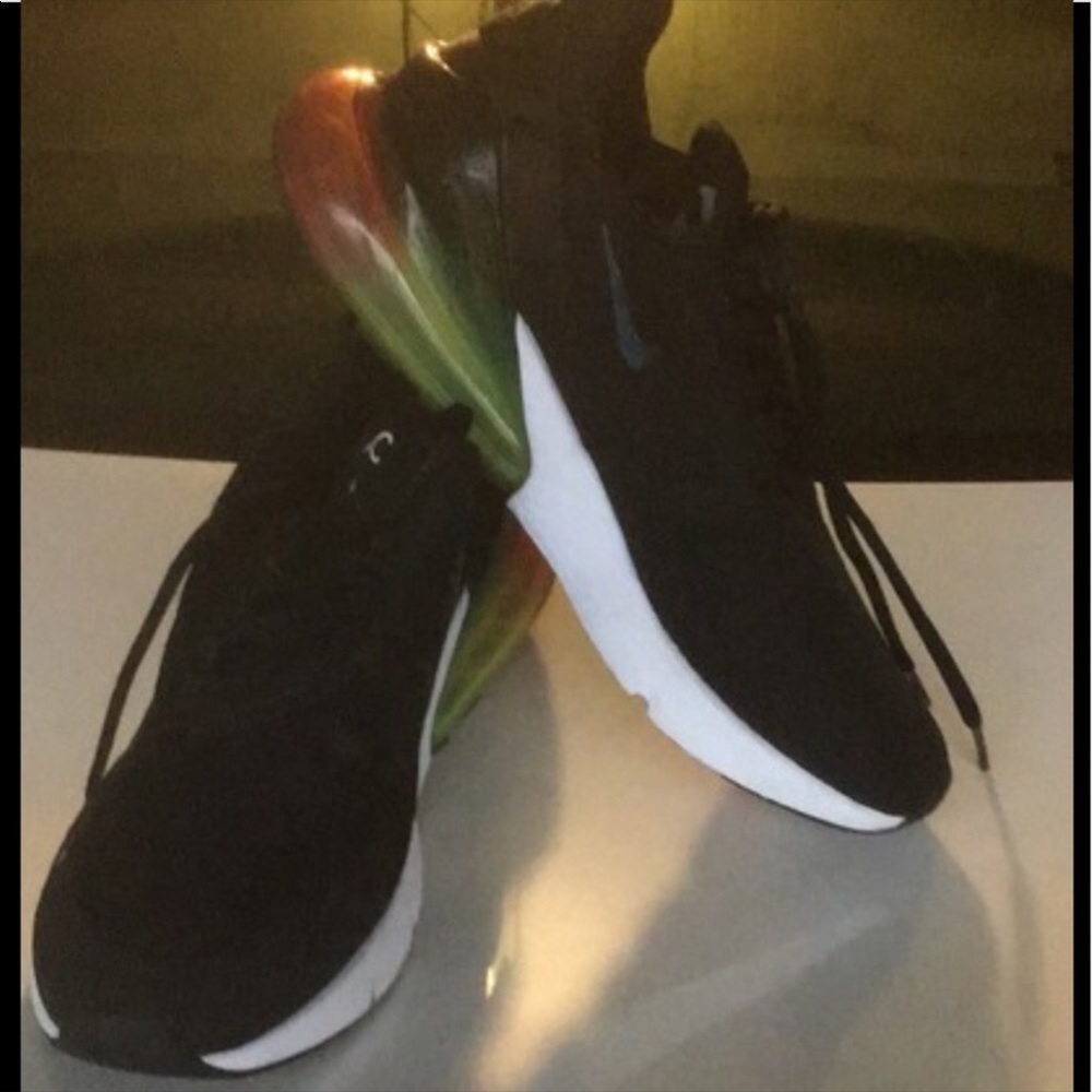 Nike 270 SE MENS 8.5/women’s 10